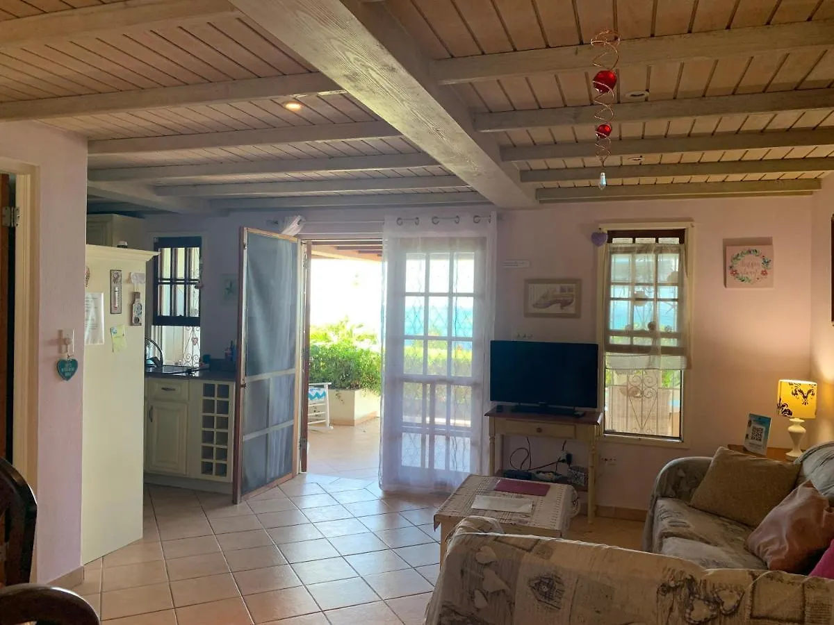 Cozy Apartment With Beach At Walking Distance And Pool Dickenson Bay